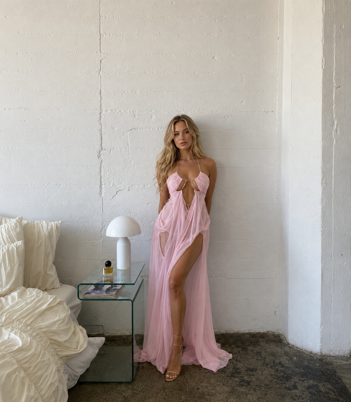 Durchsichtiges Abendkleid, Luxuriöses Neckholder-Kettenkleid mit tiefem Ausschnitt und rückenfrei, ärmellos