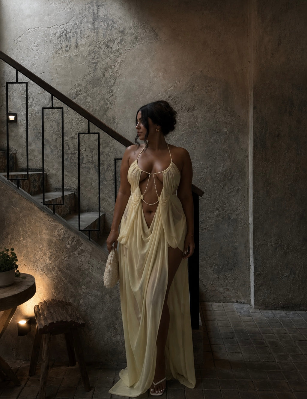 Durchsichtiges Abendkleid, Luxuriöses Neckholder-Kettenkleid mit tiefem Ausschnitt und rückenfrei, ärmellos